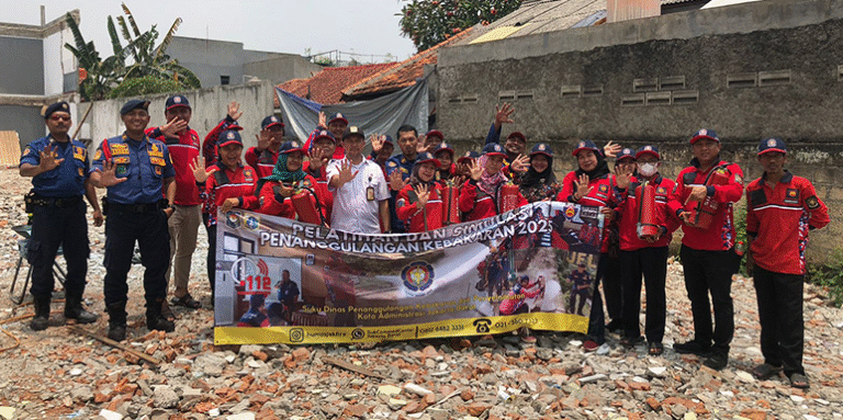 Pelatihan Kebakaran Gratis, Simulasi dan Manfaat Besar untuk Warga RW007